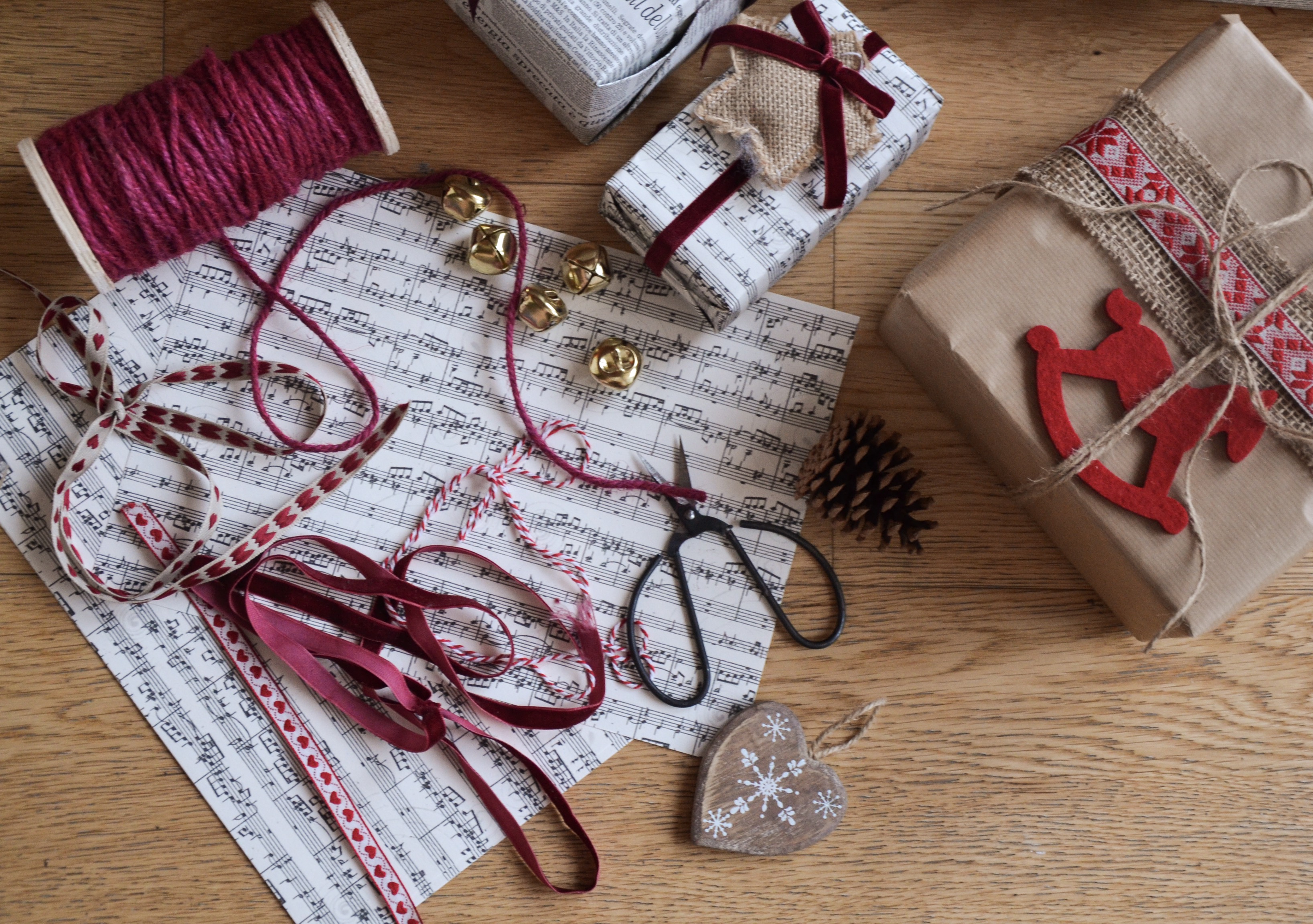 Come decorare i pacchetti natalizi. Idee e spunti ... Come decorare i pacchetti natalizi. Idee e spunti ... -